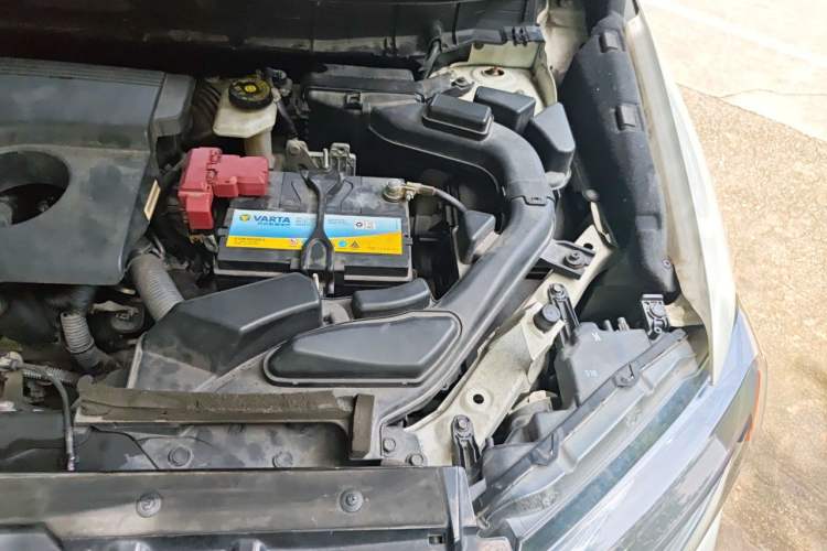 Used Nissan X-Trail 2015 2.0L CVT Comfort MAX Edition 2WD Engine Bay Left