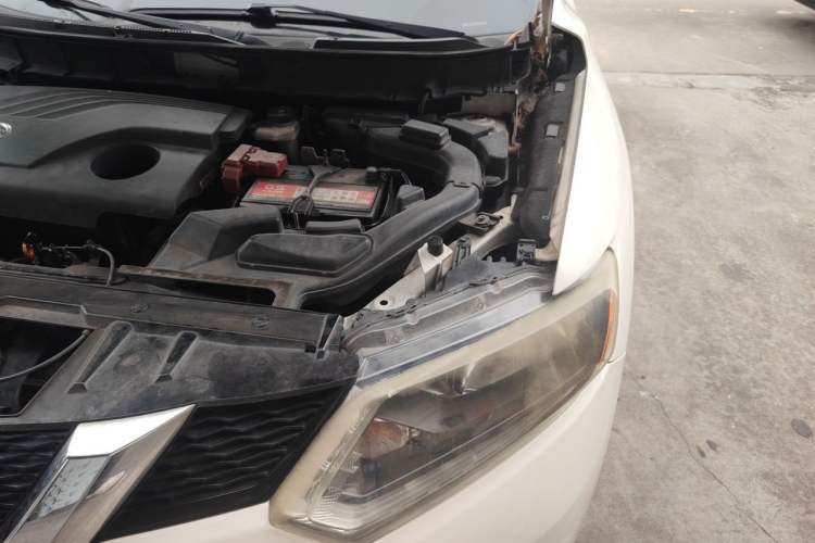 Used Nissan X-Trail 2015 2.0L CVT Comfort MAX Edition 2WD Engine Bay Left
