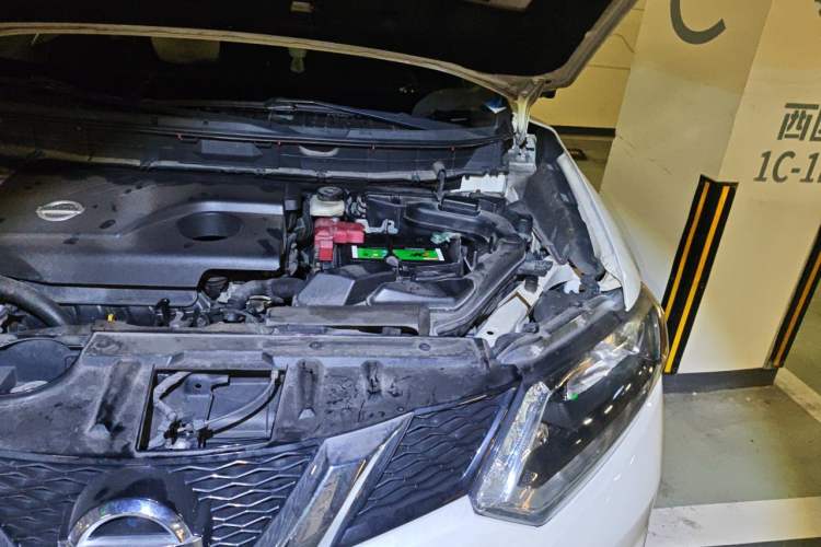 Used Nissan X-Trail 2015 2.0L CVT Comfort MAX Edition 2WD Engine Bay Left