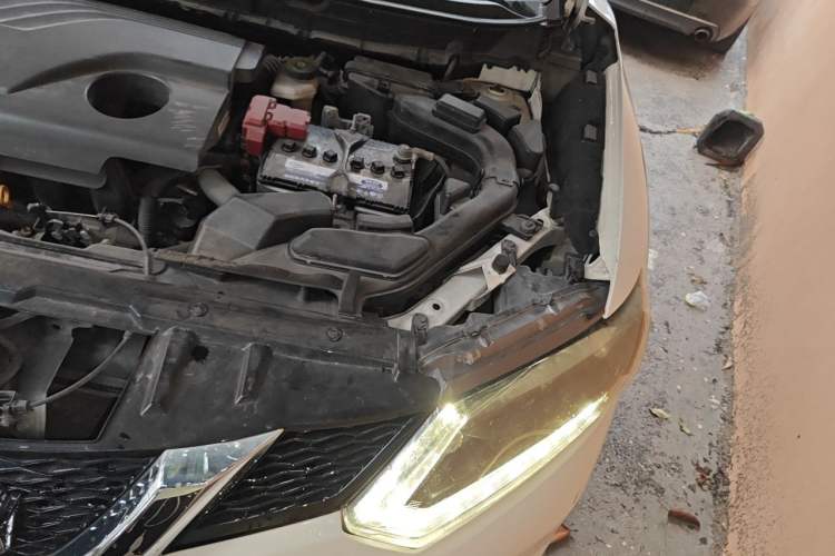Used Nissan X-Trail 2015 2.0L CVT Comfort MAX Edition 2WD Engine Bay Left