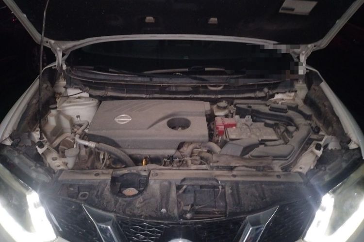 Used Nissan X-Trail 2015 2.0L CVT Comfort MAX Edition 2WD Engine Bay