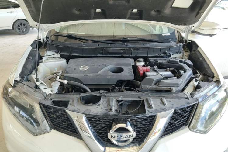 Used Nissan X-Trail 2015 2.0L CVT Comfort MAX Edition 2WD Engine Bay