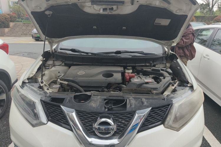 Used Nissan X-Trail 2015 2.0L CVT Comfort MAX Edition 2WD Engine Bay