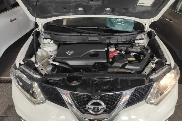 Used Nissan X-Trail 2015 2.0L CVT Comfort MAX Edition 2WD Engine Bay