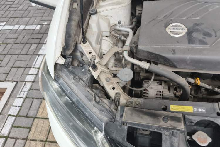 Used Nissan X-Trail 2015 2.0L CVT Comfort MAX Edition 2WD Engine Bay Right