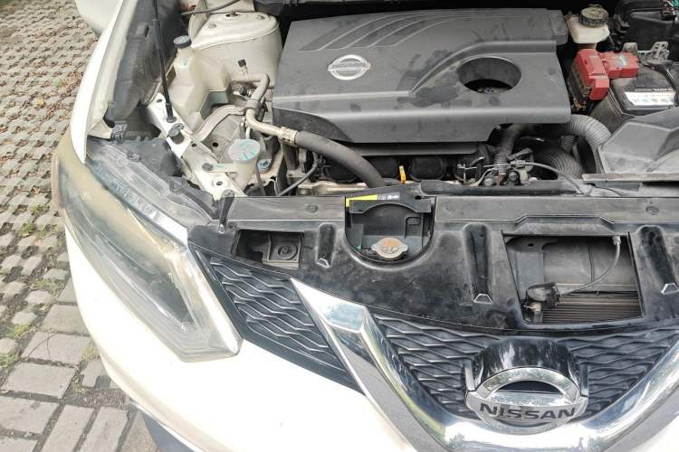Used Nissan X-Trail 2015 2.0L CVT Comfort MAX Edition 2WD Engine Bay Right