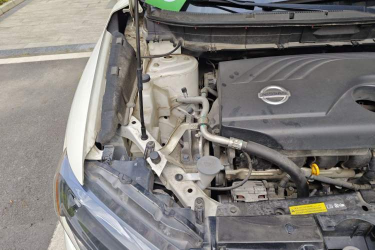Used Nissan X-Trail 2015 2.0L CVT Comfort MAX Edition 2WD Engine Bay Right