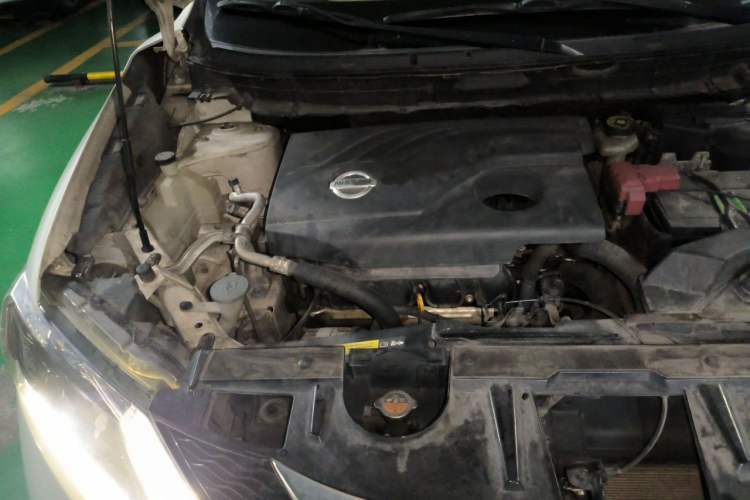 Used Nissan X-Trail 2015 2.0L CVT Comfort MAX Edition 2WD Engine Bay Right