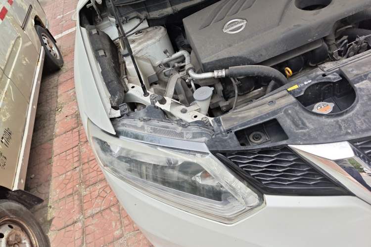 Used Nissan X-Trail 2015 2.0L CVT Comfort MAX Edition 2WD Engine Bay Right