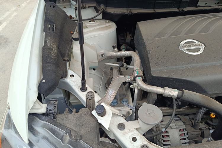 Used Nissan X-Trail 2015 2.0L CVT Comfort MAX Edition 2WD Engine Bay Right