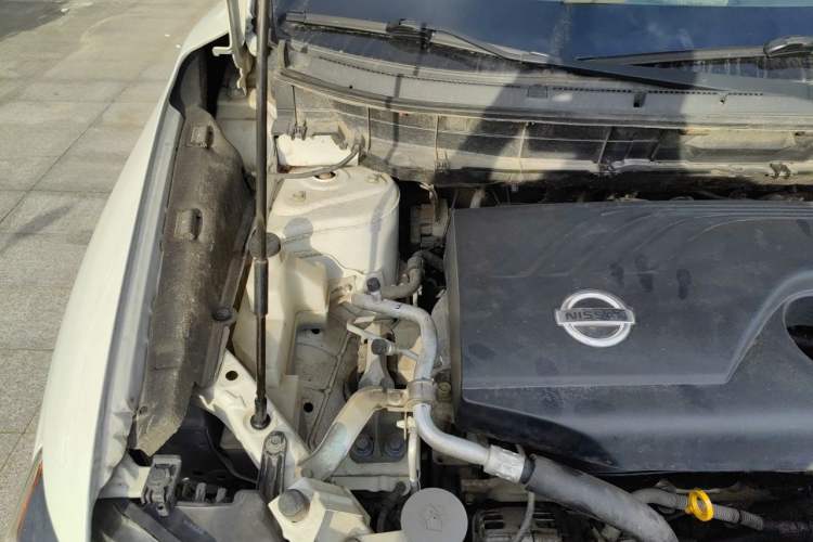 Used Nissan X-Trail 2015 2.0L CVT Comfort MAX Edition 2WD Engine Bay Right