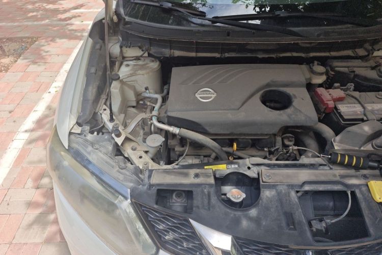 Used Nissan X-Trail 2015 2.0L CVT Comfort MAX Edition 2WD Engine Bay Right
