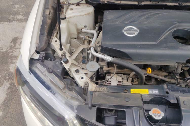 Used Nissan X-Trail 2015 2.0L CVT Comfort MAX Edition 2WD Engine Bay Right
