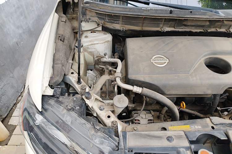 Used Nissan X-Trail 2015 2.0L CVT Comfort MAX Edition 2WD Engine Bay Right