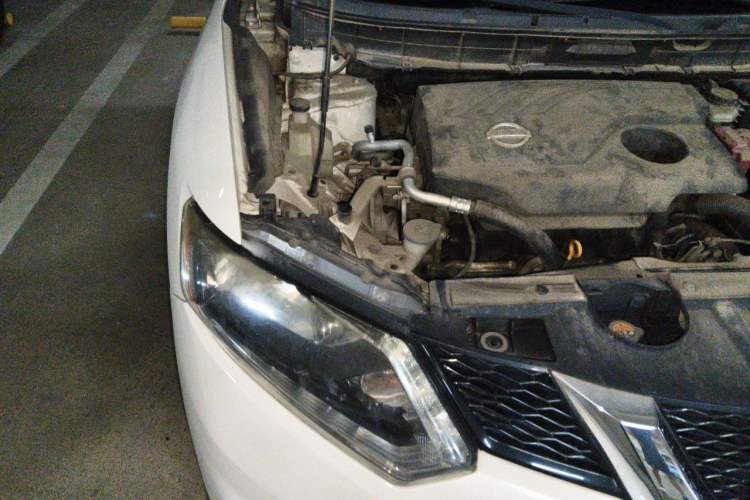 Used Nissan X-Trail 2015 2.0L CVT Comfort MAX Edition 2WD Engine Bay Right