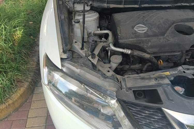 Used Nissan X-Trail 2015 2.0L CVT Comfort MAX Edition 2WD Engine Bay Right