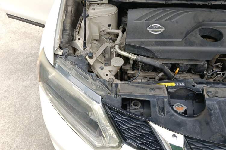 Used Nissan X-Trail 2015 2.0L CVT Comfort MAX Edition 2WD Engine Bay Right