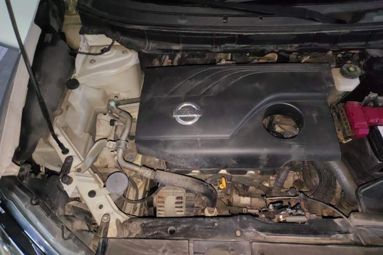 Used Nissan X-Trail 2015 2.0L CVT Comfort MAX Edition 2WD Engine Bay Right