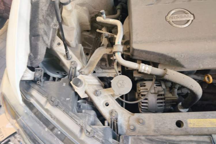 Used Nissan X-Trail 2015 2.0L CVT Comfort MAX Edition 2WD Engine Bay Right
