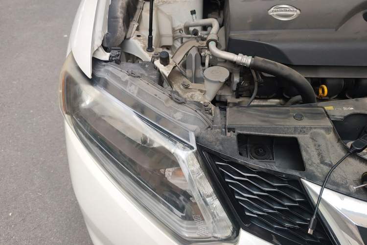 Used Nissan X-Trail 2015 2.0L CVT Comfort MAX Edition 2WD Engine Bay Right