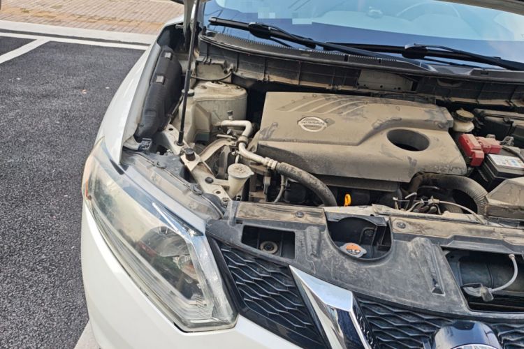 Used Nissan X-Trail 2015 2.0L CVT Comfort MAX Edition 2WD Engine Bay Right