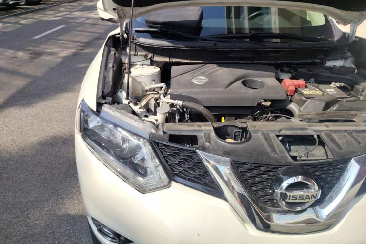 Used Nissan X-Trail 2015 2.0L CVT Comfort MAX Edition 2WD Engine Bay Right