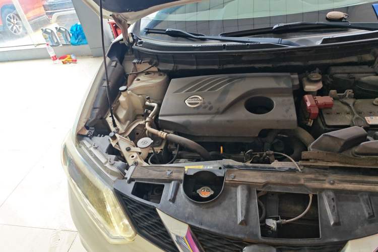 Used Nissan X-Trail 2015 2.0L CVT Comfort MAX Edition 2WD Engine Bay Right