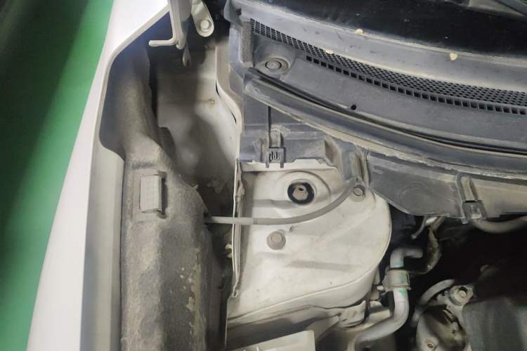 Used Nissan X-Trail 2015 2.0L CVT Comfort MAX Edition 2WD Engine Bay Right