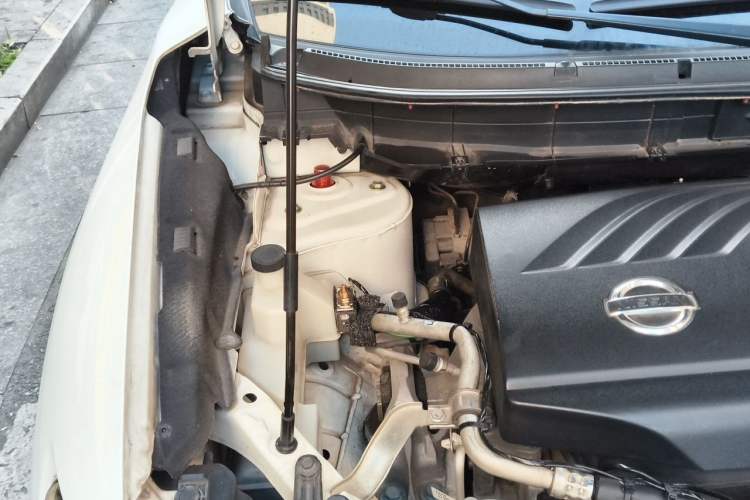 Used Nissan X-Trail 2015 2.0L CVT Comfort MAX Edition 2WD Engine Bay Right