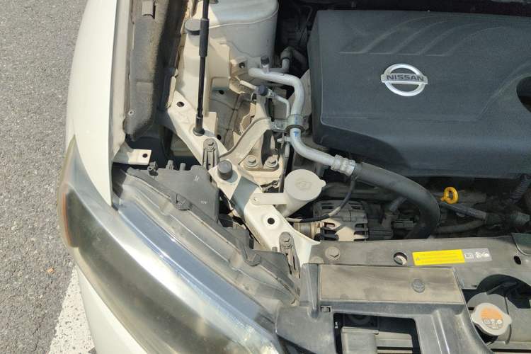 Used Nissan X-Trail 2015 2.0L CVT Comfort MAX Edition 2WD Engine Bay Right