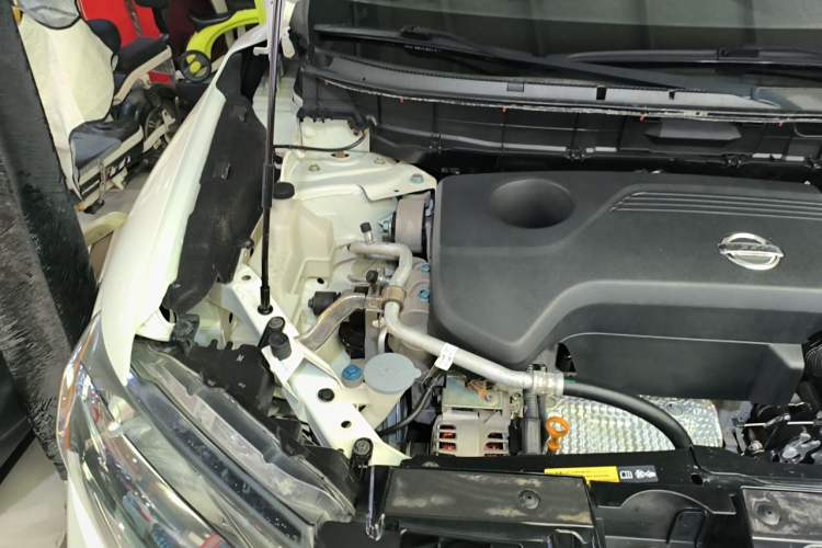 Used Nissan X-Trail 2015 2.5L CVT Leading MAX Edition 4WD Engine Bay Right
