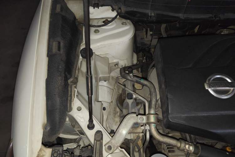 Used Nissan X-Trail 2015 2.0L CVT Comfort MAX Edition 2WD Engine Bay Right