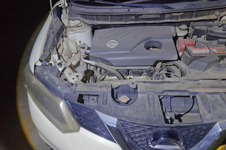 Used Nissan X-Trail 2015 2.0L CVT Comfort MAX Edition 2WD Engine Bay Right