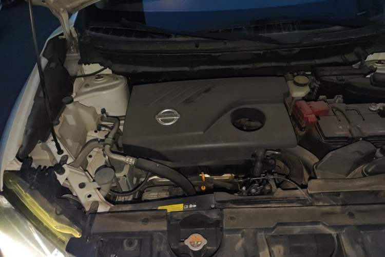 Used Nissan X-Trail 2015 2.0L CVT Comfort MAX Edition 2WD Engine Bay Right
