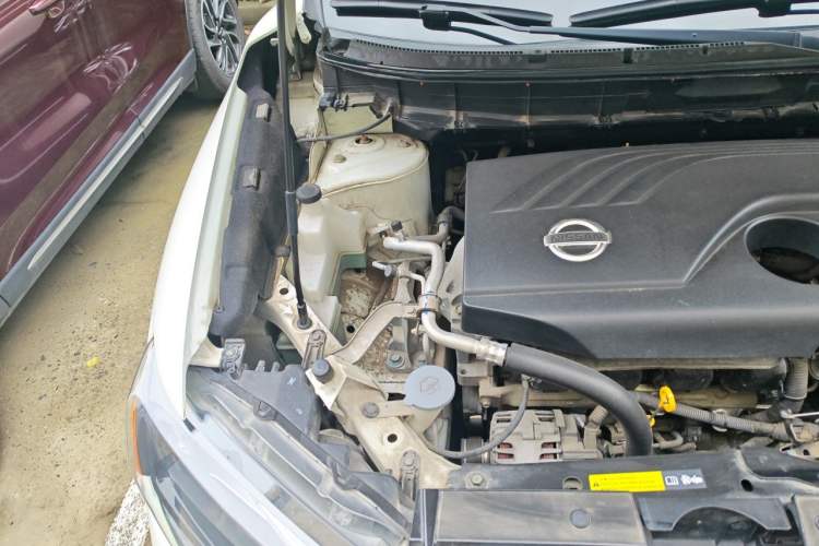 Used Nissan X-Trail 2015 2.0L CVT Comfort MAX Edition 2WD Engine Bay Right