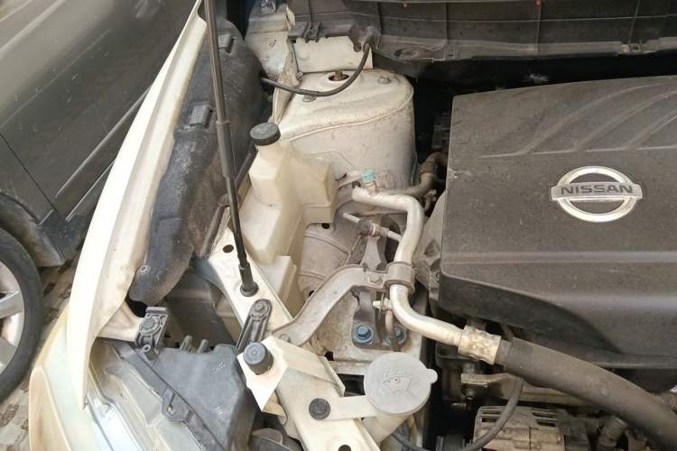 Used Nissan X-Trail 2015 2.0L CVT Comfort MAX Edition 2WD Engine Bay Right