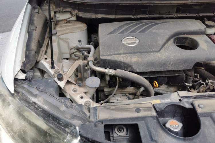 Used Nissan X-Trail 2015 2.0L CVT Comfort MAX Edition 2WD Engine Bay Right