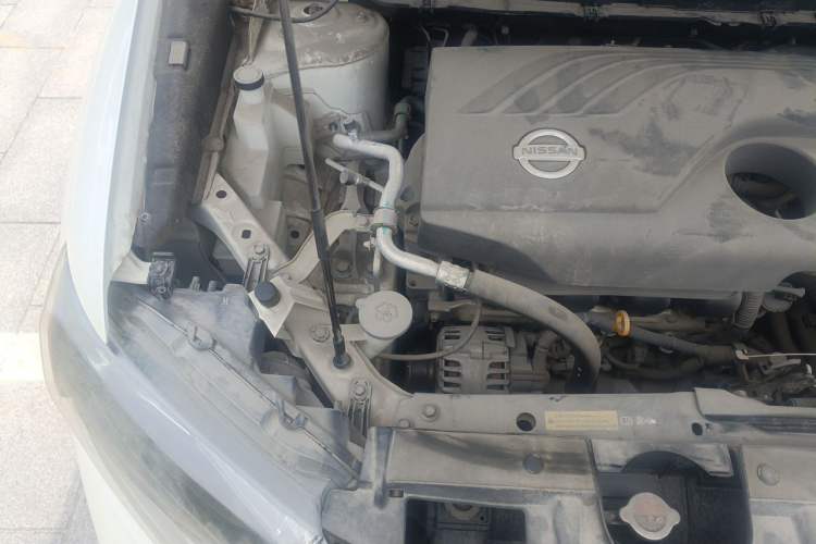 Used Nissan X-Trail 2015 2.0L CVT Comfort MAX Edition 2WD Engine Bay Right