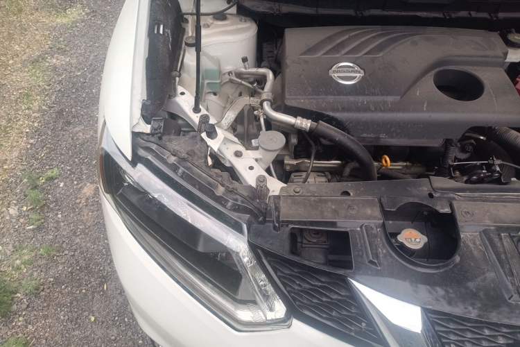 Used Nissan X-Trail 2015 2.0L CVT Comfort MAX Edition 2WD Engine Bay Right