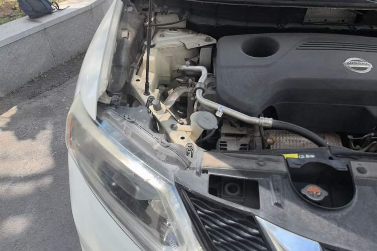 Used Nissan X-Trail 2015 2.5L CVT Leading MAX Edition 4WD Engine Bay Right