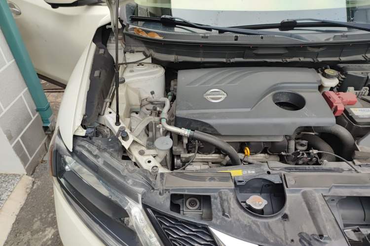 Used Nissan X-Trail 2015 2.0L CVT Comfort MAX Edition 2WD Engine Bay Right