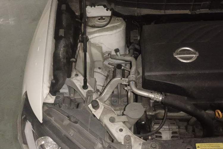 Used Nissan X-Trail 2015 2.0L CVT Comfort MAX Edition 2WD Engine Bay Right