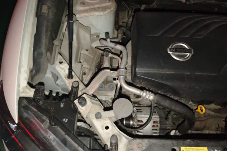 Used Nissan X-Trail 2015 2.0L CVT Comfort MAX Edition 2WD Engine Bay Right