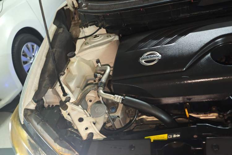 Used Nissan X-Trail 2015 2.0L CVT Comfort MAX Edition 2WD Engine Bay Right