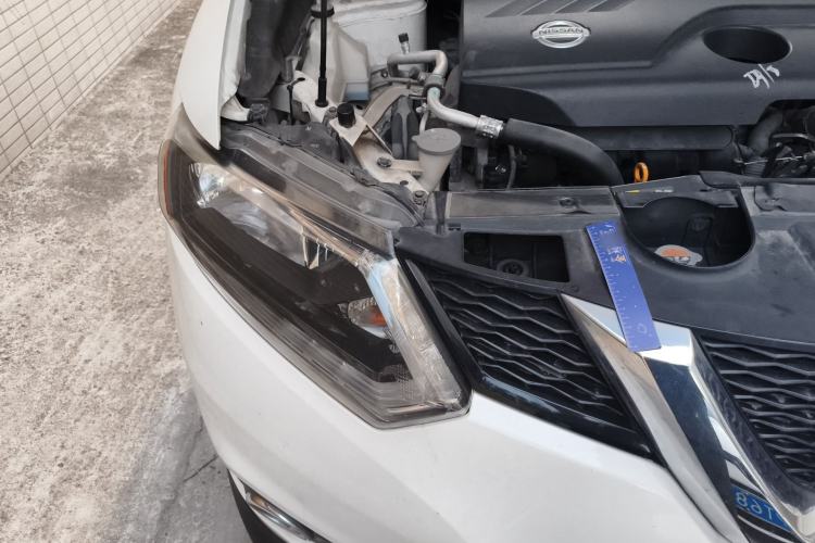 Used Nissan X-Trail 2015 2.0L CVT Comfort MAX Edition 2WD Engine Bay Right