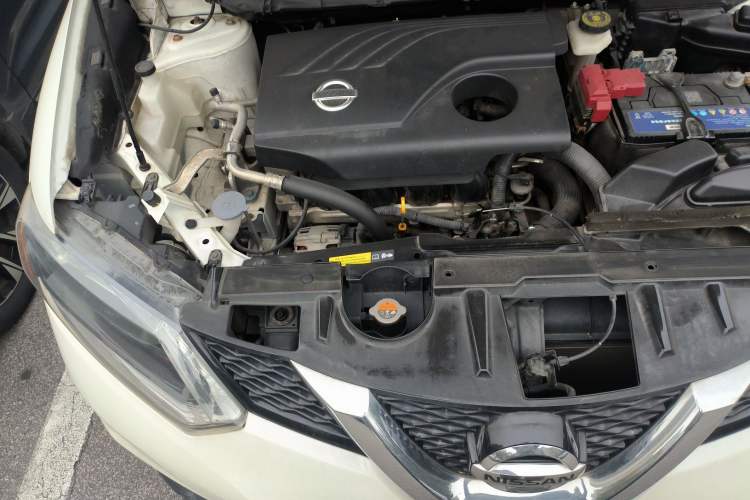 Used Nissan X-Trail 2015 2.0L CVT Comfort MAX Edition 2WD Engine Bay Right