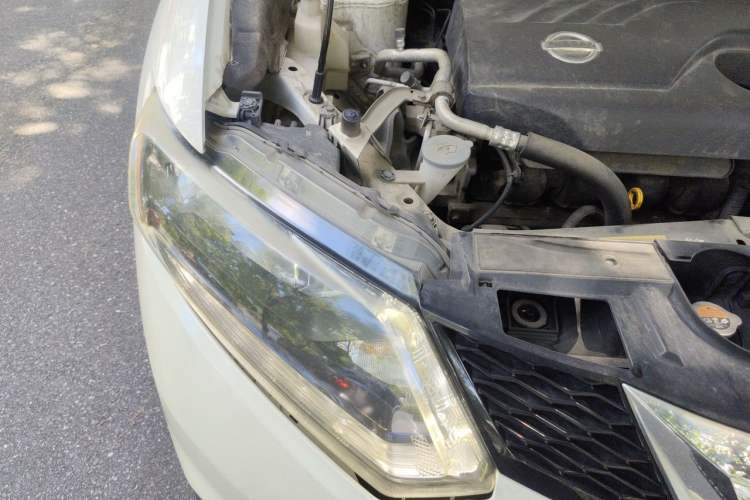 Used Nissan X-Trail 2015 2.0L CVT Comfort MAX Edition 2WD Engine Bay Right