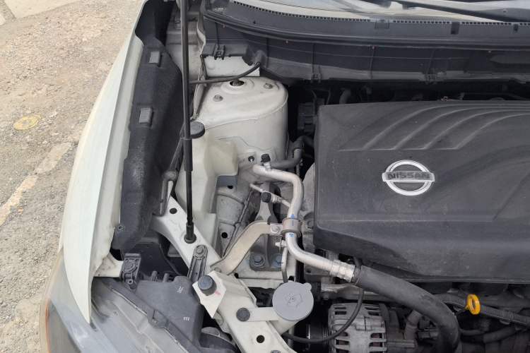 Used Nissan X-Trail 2015 2.0L CVT Comfort MAX Edition 2WD Engine Bay Right