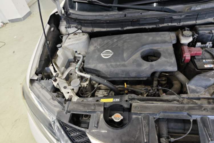 Used Nissan X-Trail 2015 2.0L CVT Comfort MAX Edition 2WD Engine Bay Right