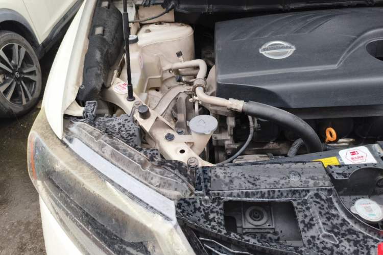 Used Nissan X-Trail 2015 2.0L CVT Comfort MAX Edition 2WD Engine Bay Right